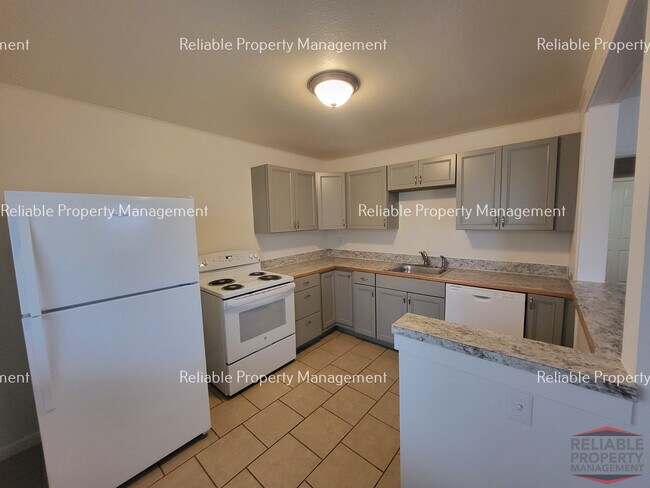 Foto del edificio - 674 N Water Ave