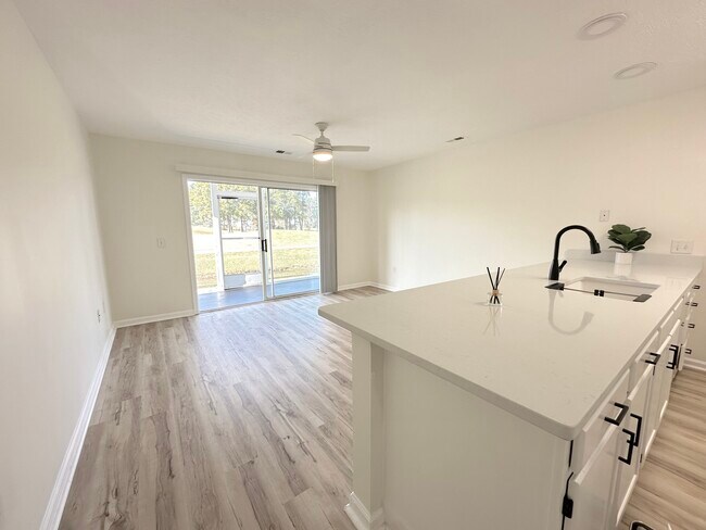 Building Photo - 581 Blue River Ct