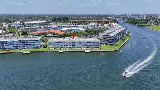 Foto del edificio - 52 Yacht Club Dr