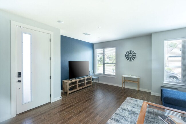 Building Photo - 1401 Alberti Ave