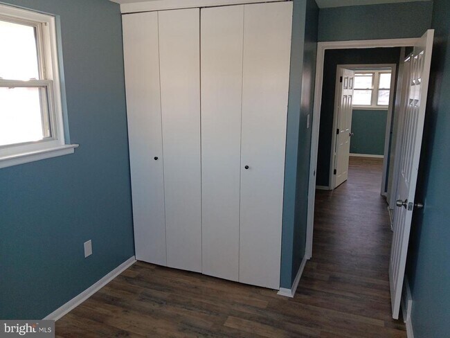 Foto del edificio - 1310 Patrick Henry Pl