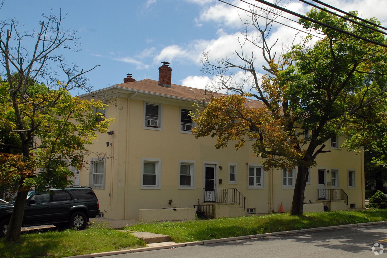 Building Photo - 506 Sylvan Ave
