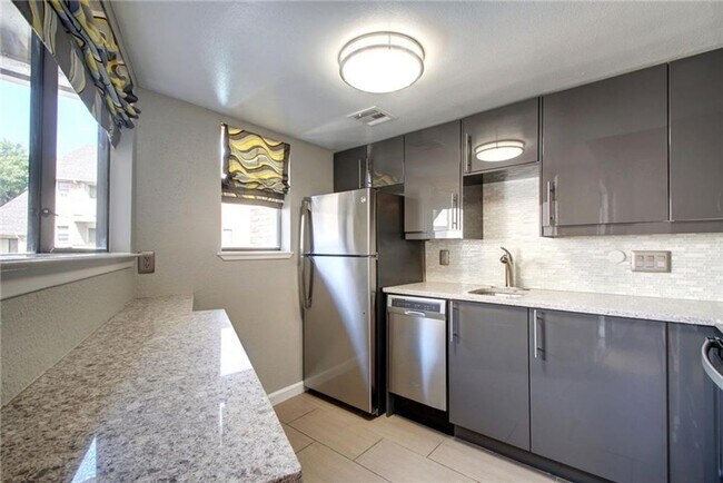 Foto del edificio - 2500 Burleson Rd