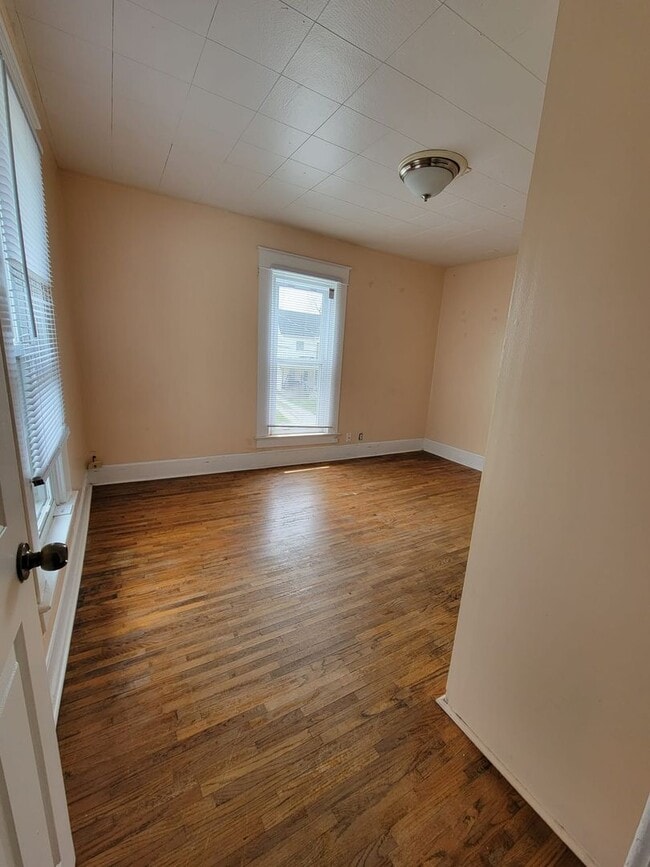 Building Photo - 542 Haller St