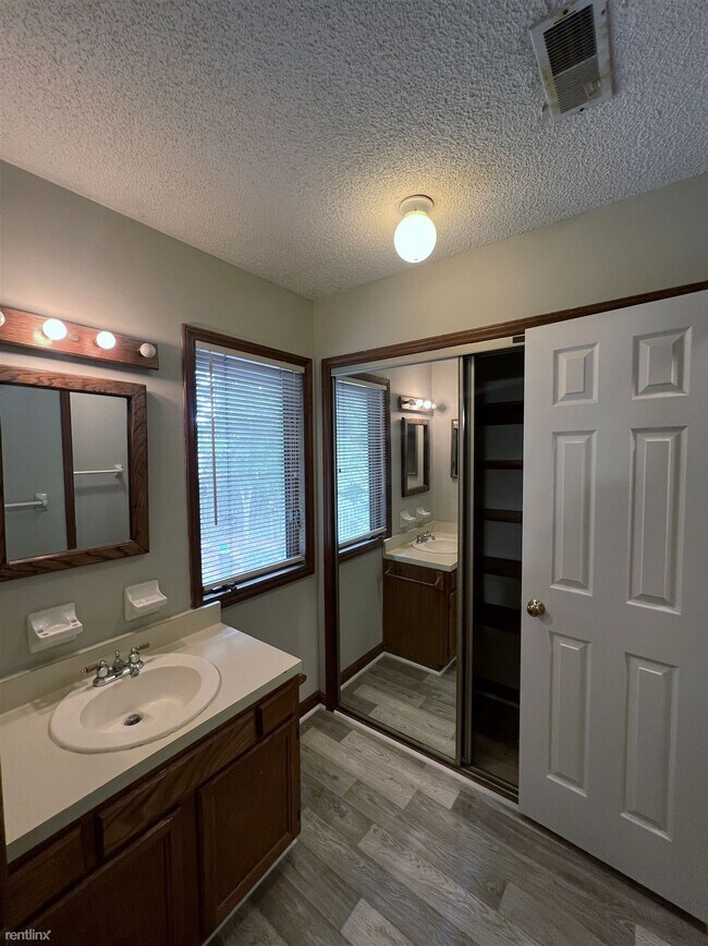 Foto del edificio - 3 br, 3 bath House - 4305 Hunters Club Dr