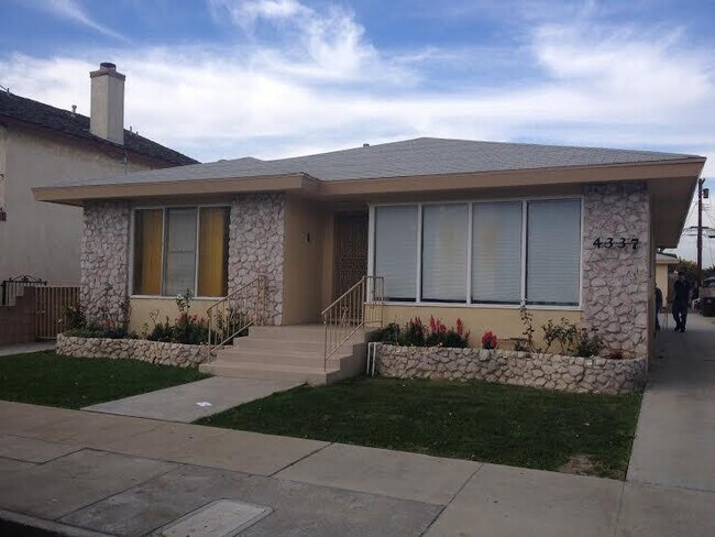 Foto del edificio - 4337 W 136th St