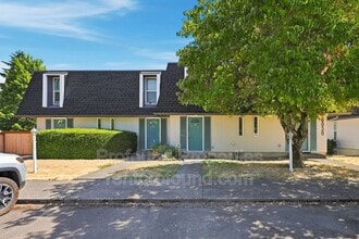 Building Photo - 6030 SW 130th Ave