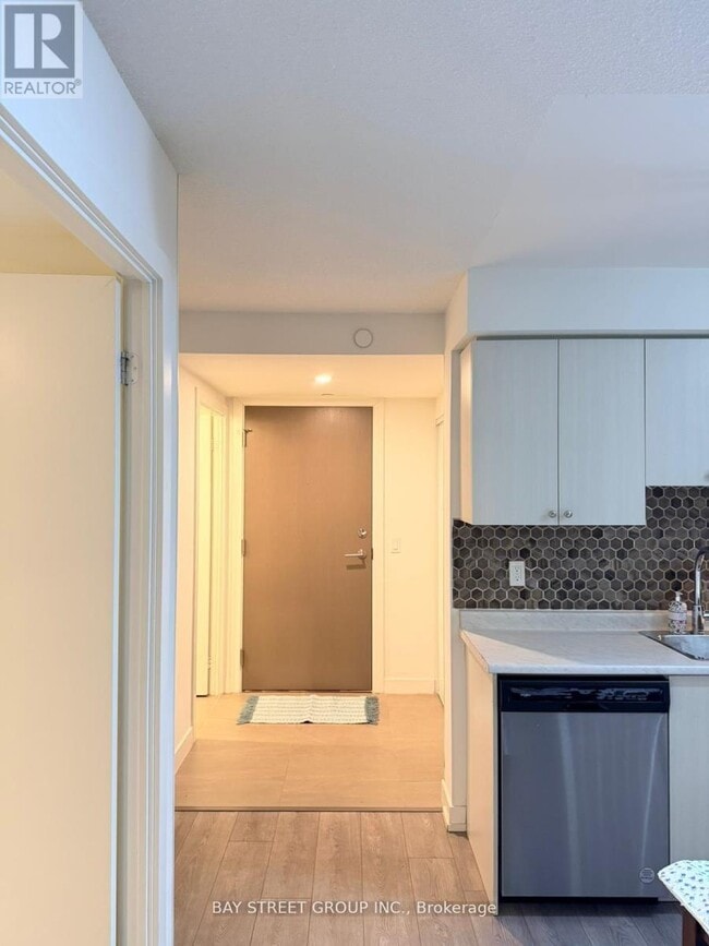 Building Photo - 10 Wilby Crescent