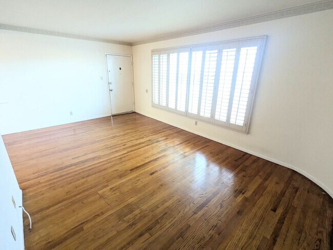 Building Photo - 1547 Orange Grove Ave