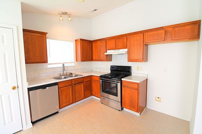 Building Photo - Charming 3-Bedroom Ranch Home in the Meriw...