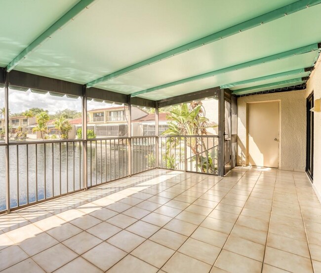Building Photo - 4/3 Villa Miami Lakes