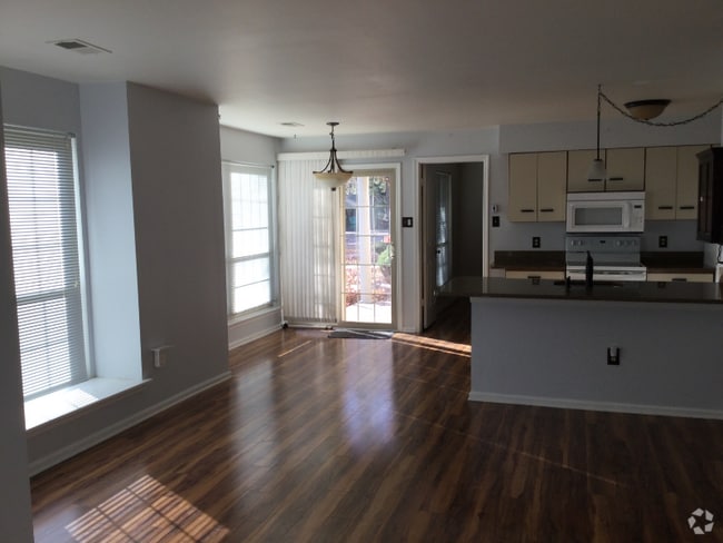Building Photo - 209 Foxmeadow Dr