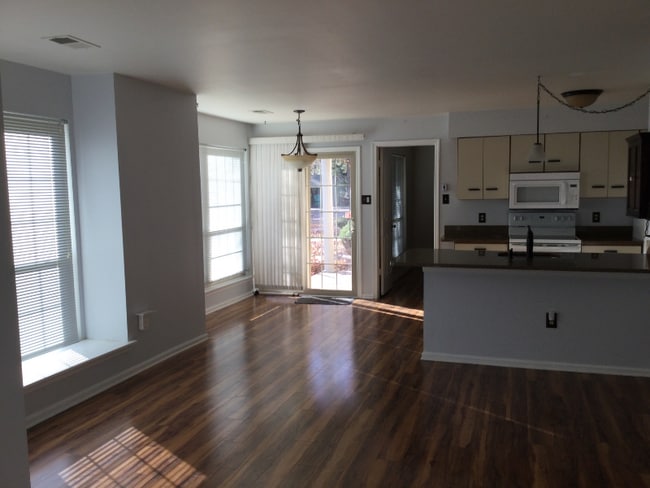 Building Photo - 209 Foxmeadow Dr