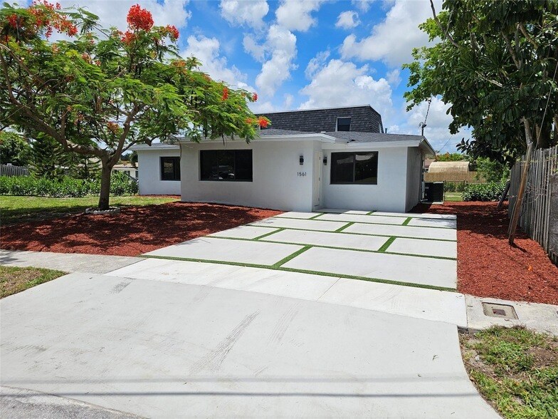 Foto principal - 1561 SW 23rd Ave