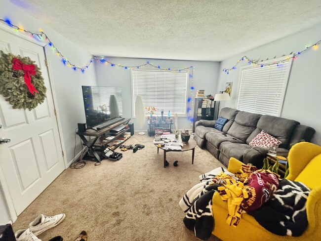 Building Photo - Charming 3-Bed Gem in the Heart of Minneapolis - Cozy Lower level duplex.