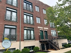 Building Photo - 7016 W Medill Ave