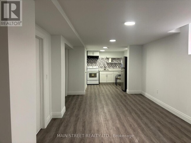 Building Photo - 76 William Honey Crescent