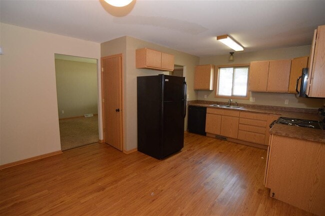 Building Photo - 1315 Loreen Dr