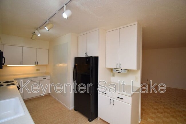 Building Photo - 4797 S 2124 E