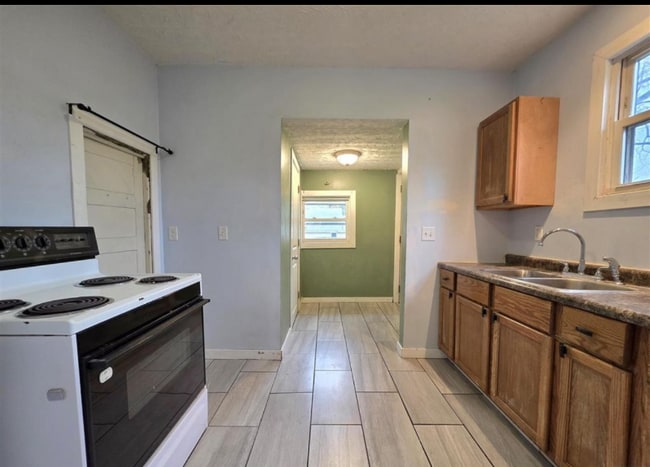 Building Photo - 2026 Ash St