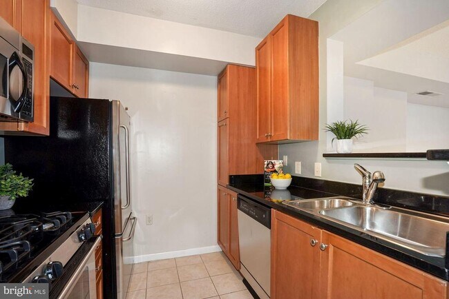 Building Photo - 851 N Glebe Rd