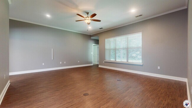 Foto del edificio - 6908 Woodmere Ct