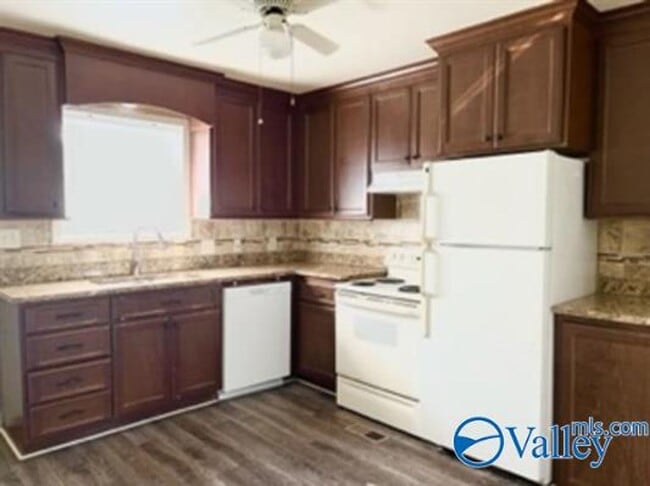 Building Photo - 1332 Oshaughnessey