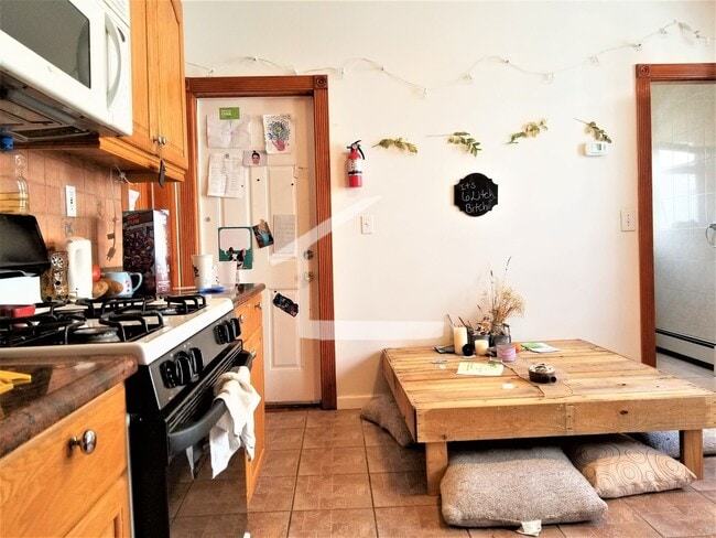 Building Photo - No Brokers Fee, 3 bed. 1.5 bathrooms in Lower Allston, Laundry on a Site, Parking for Rent