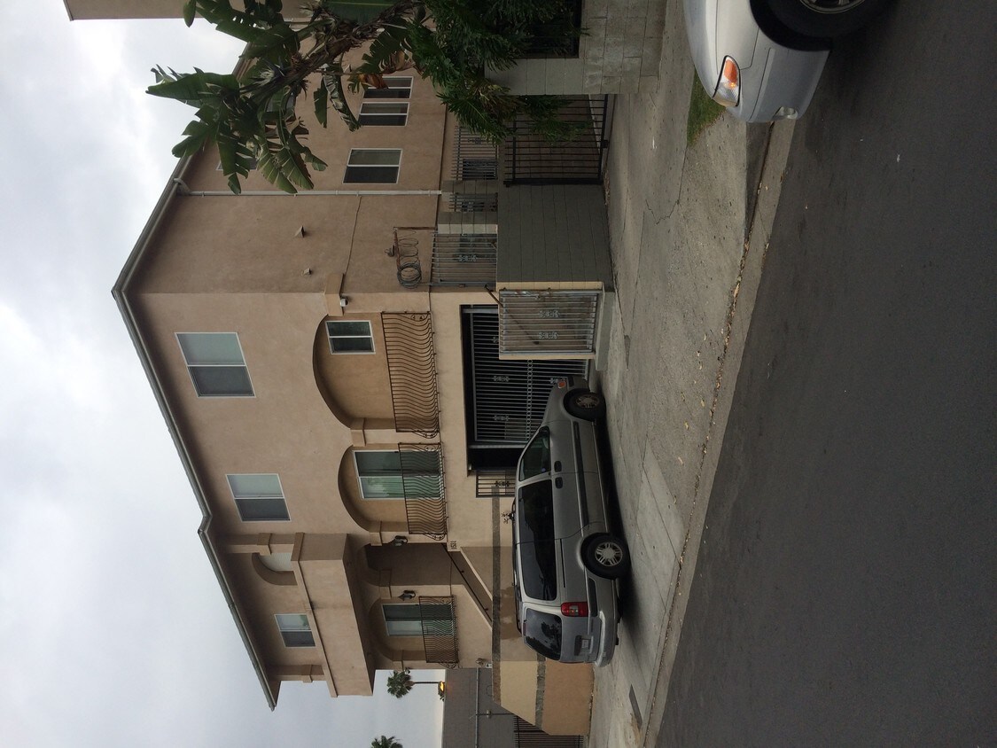 Foto principal - 1531 N Serrano Ave