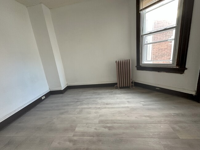 Building Photo - 39 Farragut St