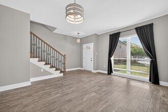 Building Photo - 830 Threadneedle St