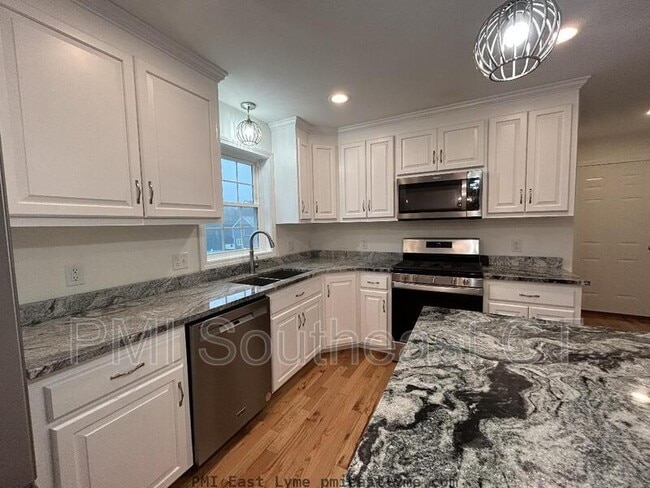 Photo - 23 Quakertown Mdws House