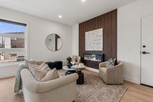 Building Photo - 3871 Howard Av