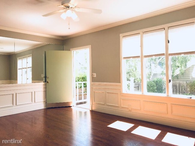 Building Photo - 118 University Ave