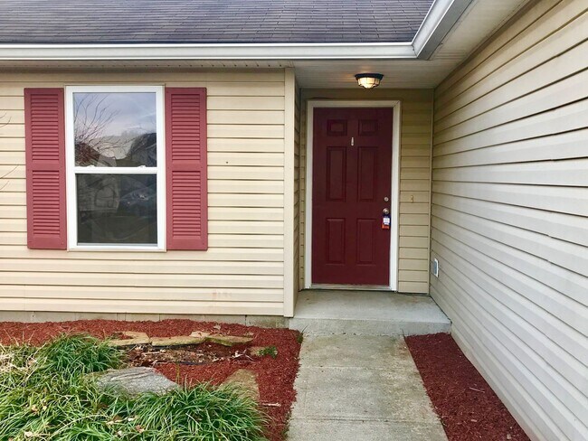 Building Photo - Gorgeous 3 Bedroom 2 Bathroom Ranch Home i...