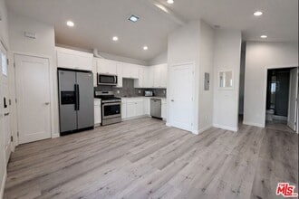 Building Photo - 6140 W 74th St