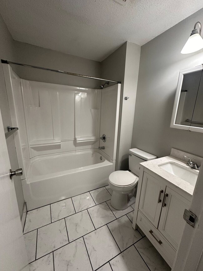 Building Photo - 1120 Wilson Ave