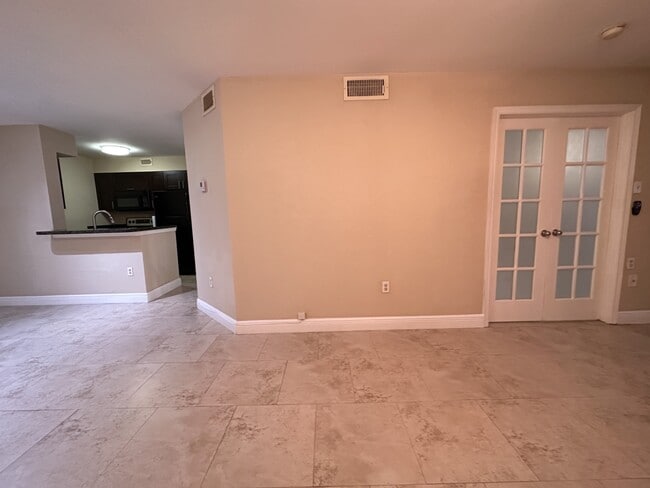 Building Photo - 2820 N Oakland Forest Dr
