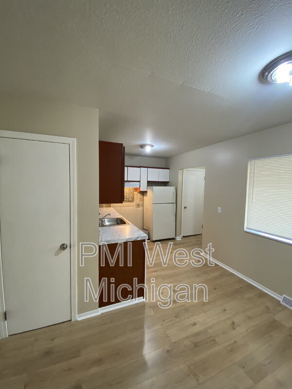 Foto del edificio - 6081 In the Pines Dr SE