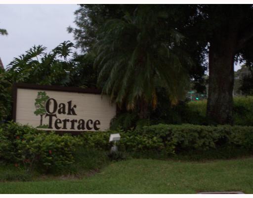 Building Photo - 4179 Oak Terrace Dr
