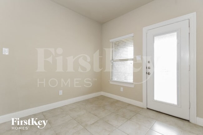 Building Photo - 16209 Weymouth Dr