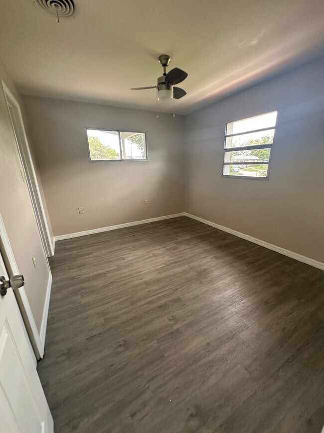 Building Photo - 3 bedroom home with fenced yard
