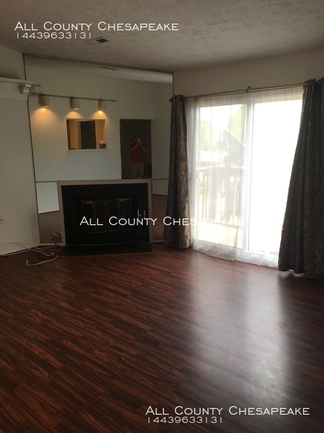 Building Photo - Beautiful, Spacious Condo