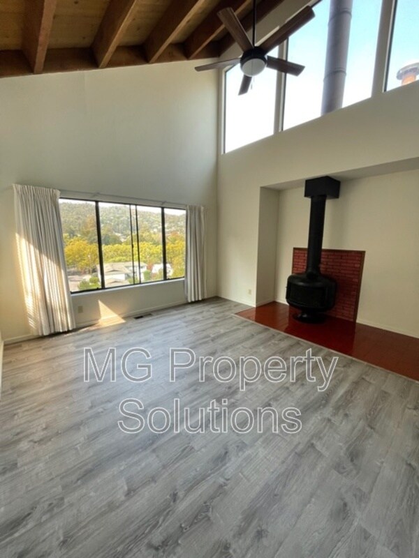 Foto del edificio - 72 Martens Blvd