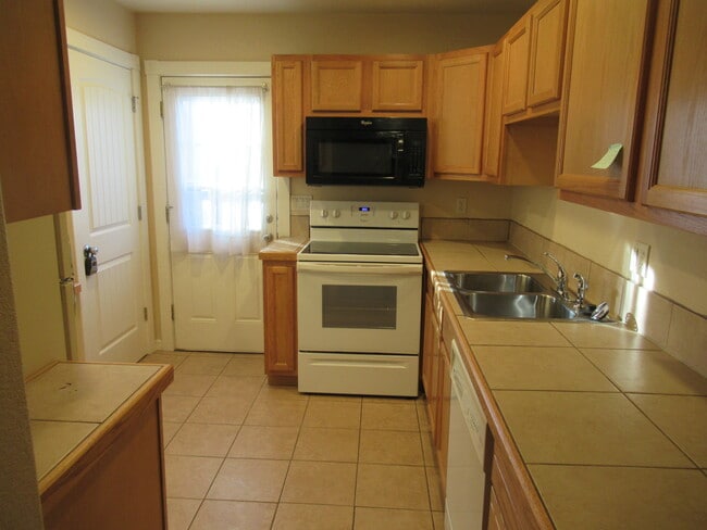 Building Photo - 615 E St Vrain St