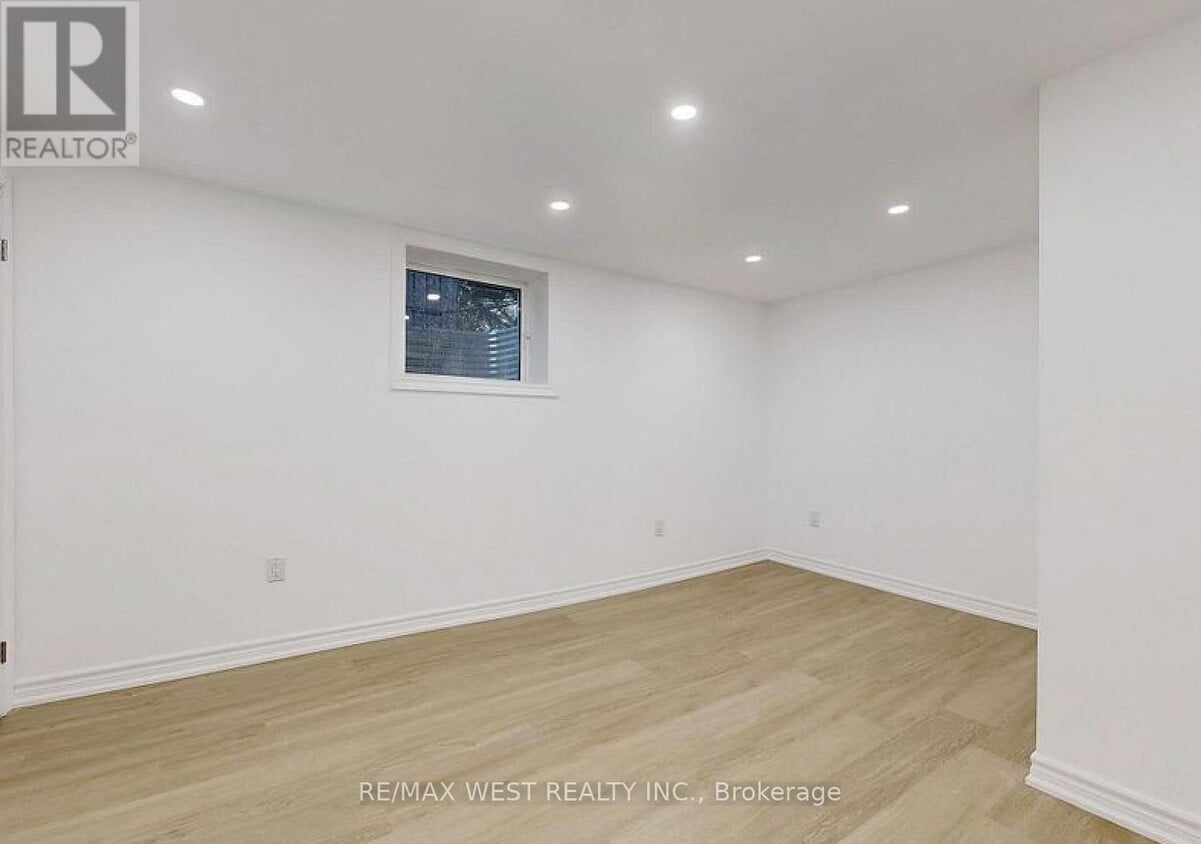 Photo du bâtiment - 138 Armitage Dr