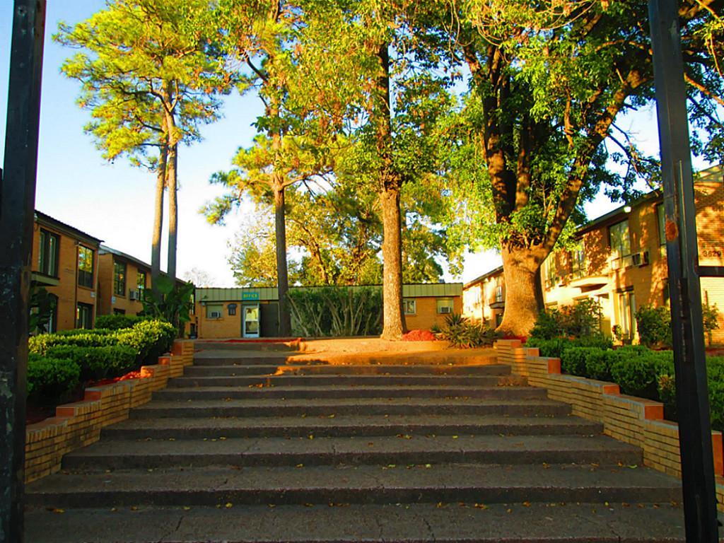 Primary Photo - 3629 N Macgregor Way