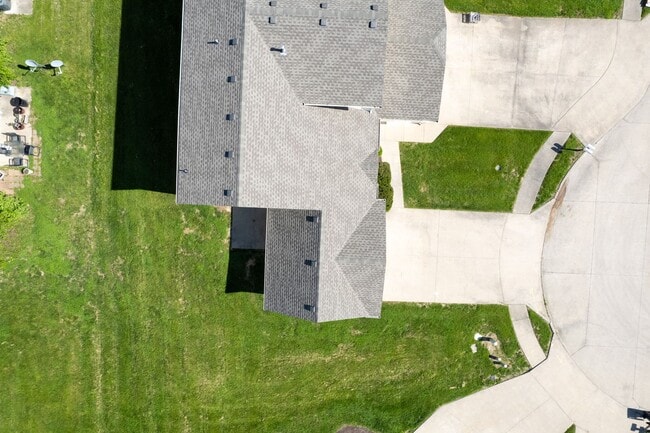 Building Photo - 5009-5011 Betty Jean Way