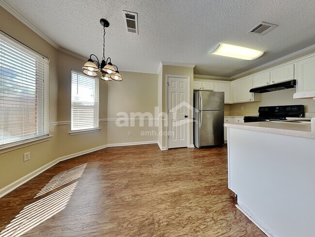 Foto del edificio - 1406 Siskin Dr