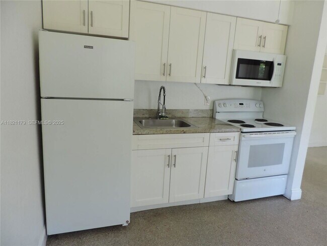 Foto del edificio - 111 Charley Ave